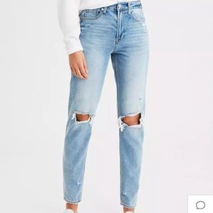 American Eagle Outfitters Distressed Mom Jeans US4